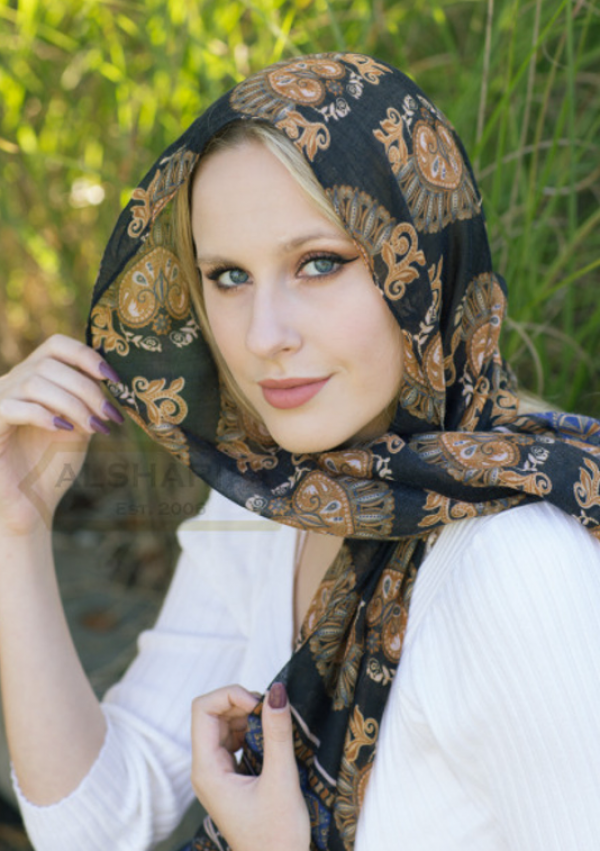 Aksen Tassel dan Renda yang Feminin